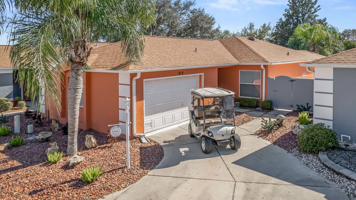 The Villages House | Welcome to Tee Off Villa - Beautiful 2 Bd/2 Ba on Golf Course w/Cart & Hot Tub