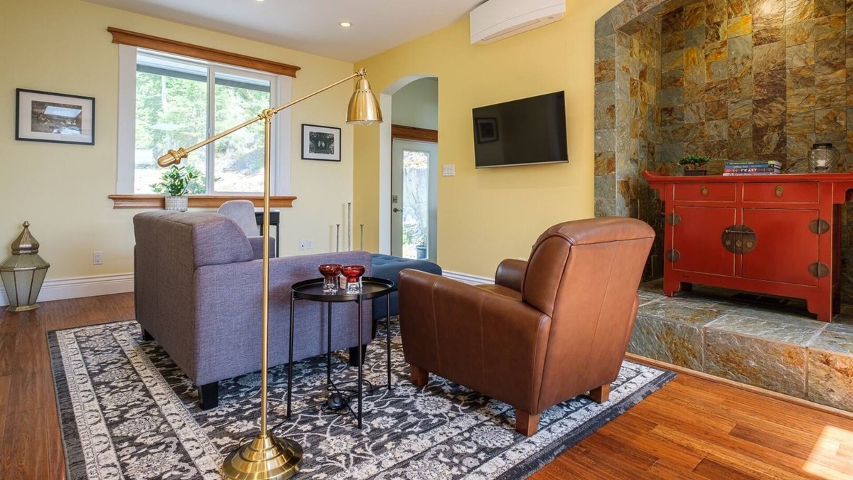 Bowen Island House | Welcome to the Aerie Tree private apartment!