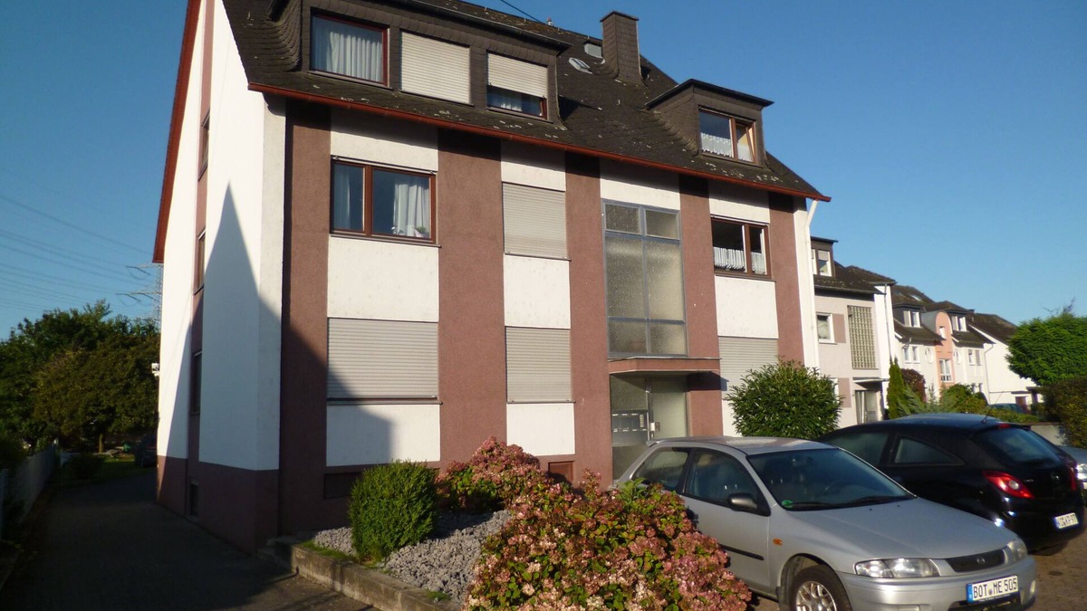 Wallersheim Apartment | Welcome to the apartment house "ABENDSONNE Small holiday apartment in the attic