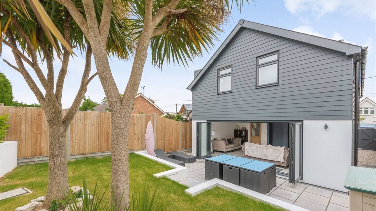 Seasalter House | Welcome to The Beach Hut a short stroll from the private beach in Seasalter.