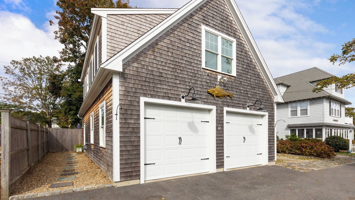 Minot House | Welcome to the "Beach Haus," a charming retreat 400' from Minot Beach!