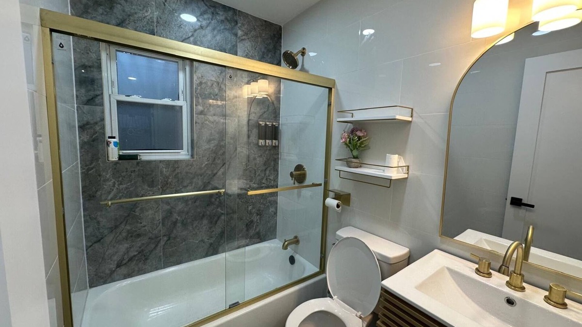Brownsville House | Welcome to The Brownstone! Renovated home located in the heart of Brooklyn!
