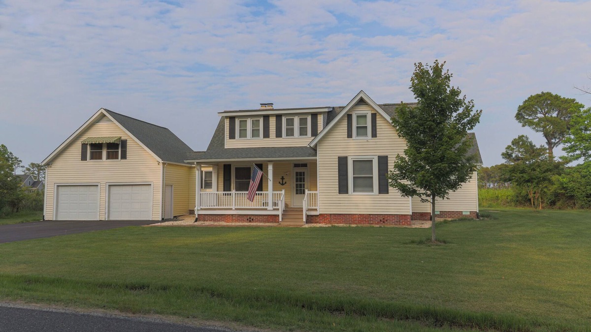 White Stone House | Welcome to The Cove - a spacious 6-bedroom house located in charming White Stone