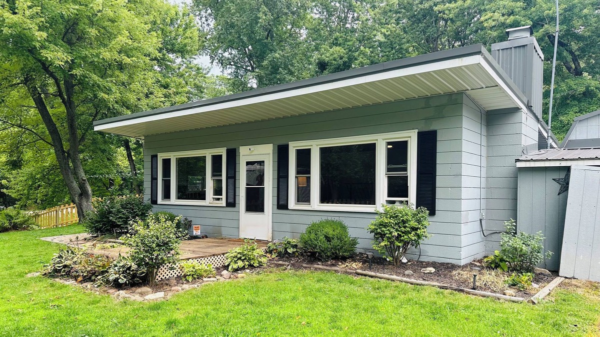 Bellmore House | Welcome to the Doggone Lake House at Portland Mills Launch Ramp. Pet Friendly!