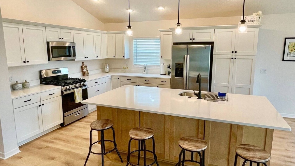 Okahumpka House | Welcome to The Dove at EastportnA 3BR/3 FULL BA home in The Villages, Florida