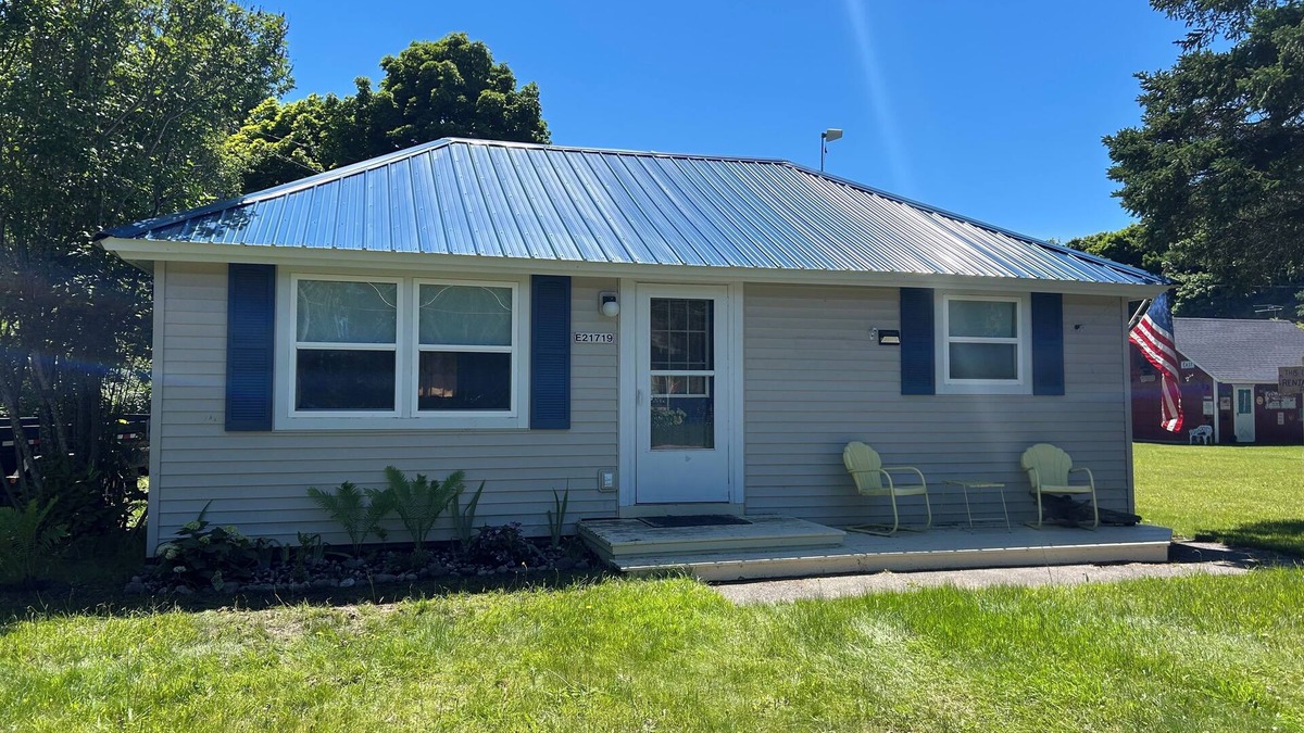 Grand Marais Cottage | Welcome to The Driftwood Cottage! A cozy 2-bedroom home in Grand Marais, MI.