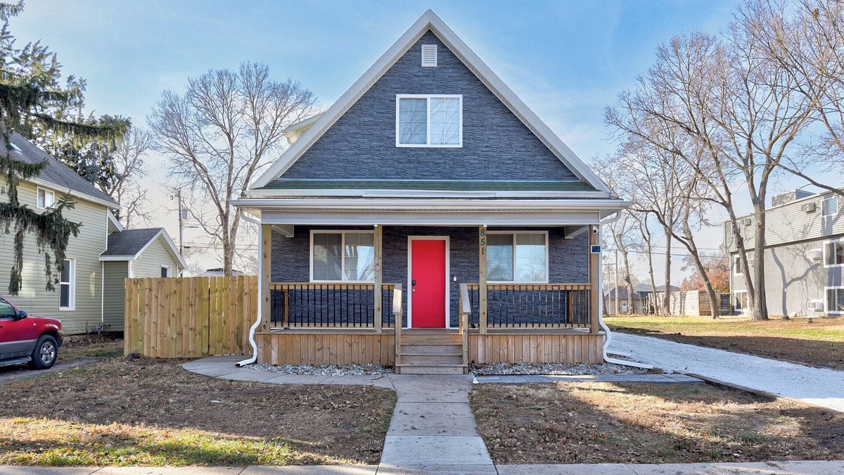Lincoln House | Welcome to.the good life, 4 bed 2 bath house located in the heart of Lincoln