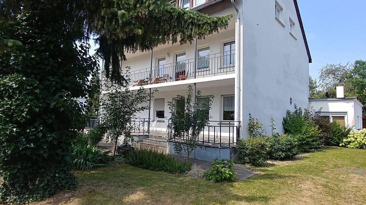 Kesselheim Apartment | Welcome to the GUESTHOUSE - KOBLENZ Apartment in the attic