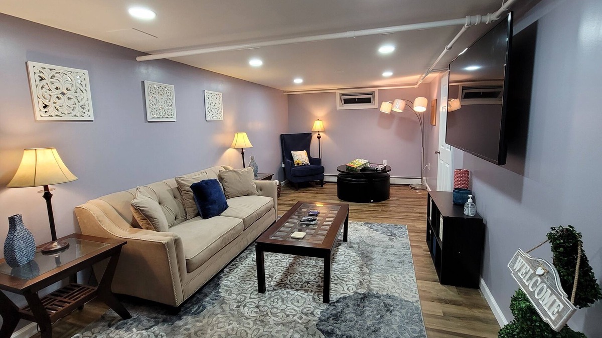 Maple Hill House | Welcome to the Heart of West Hartford