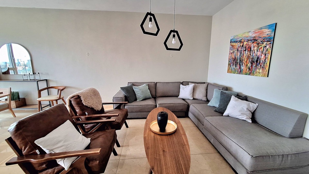 Nachlaot Apartment | Welcome to «The Jasper» by MPJ vacation Rentals Ltd