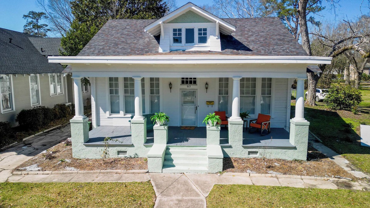 Hattiesburg Apartment | Welcome to The Jungle! Spacious 1 bed, 1 bath Downtown Hattiesburg home!
