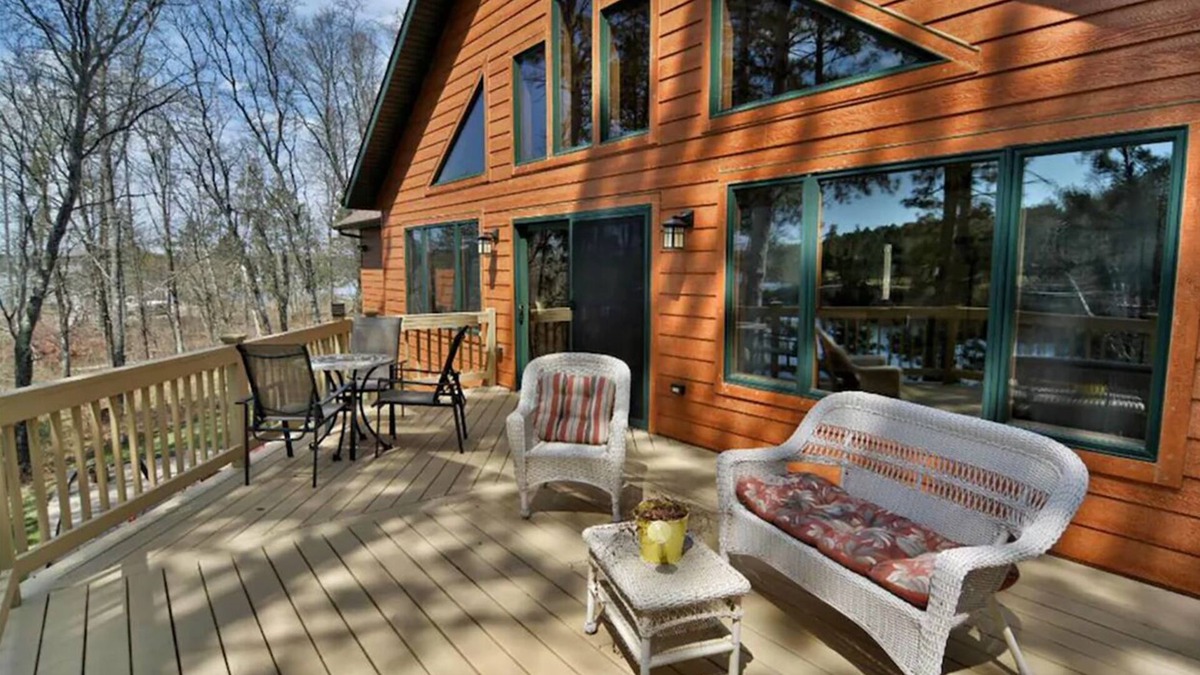 Minong Cabin | Welcome To The Lazy Dog Lodge Retreat On the 1600 - Acre Minong Flowage!