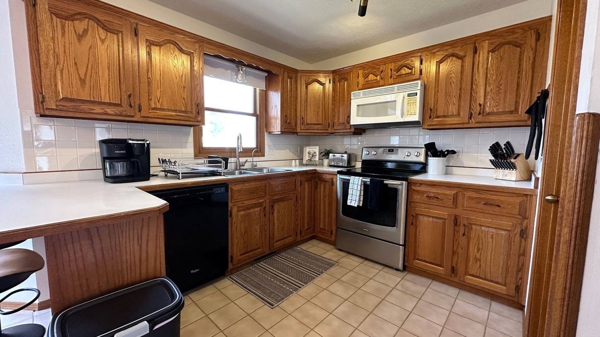 Bolivar House | Welcome to The Modern Magnolia! Where convenience and comfort meet.