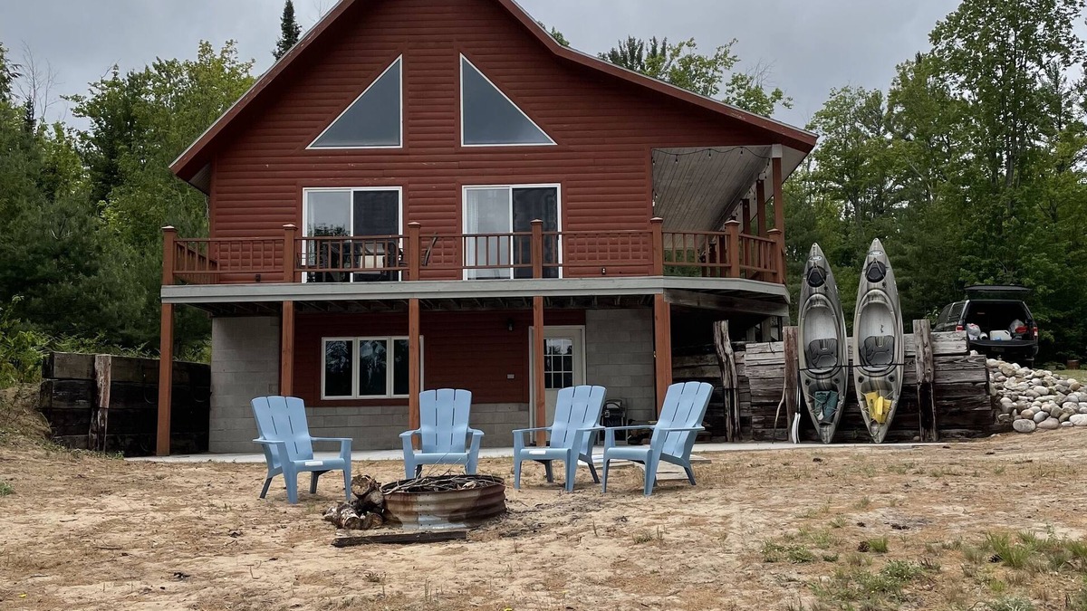 Shingleton House | Welcome to The Nauti Pine Lodge