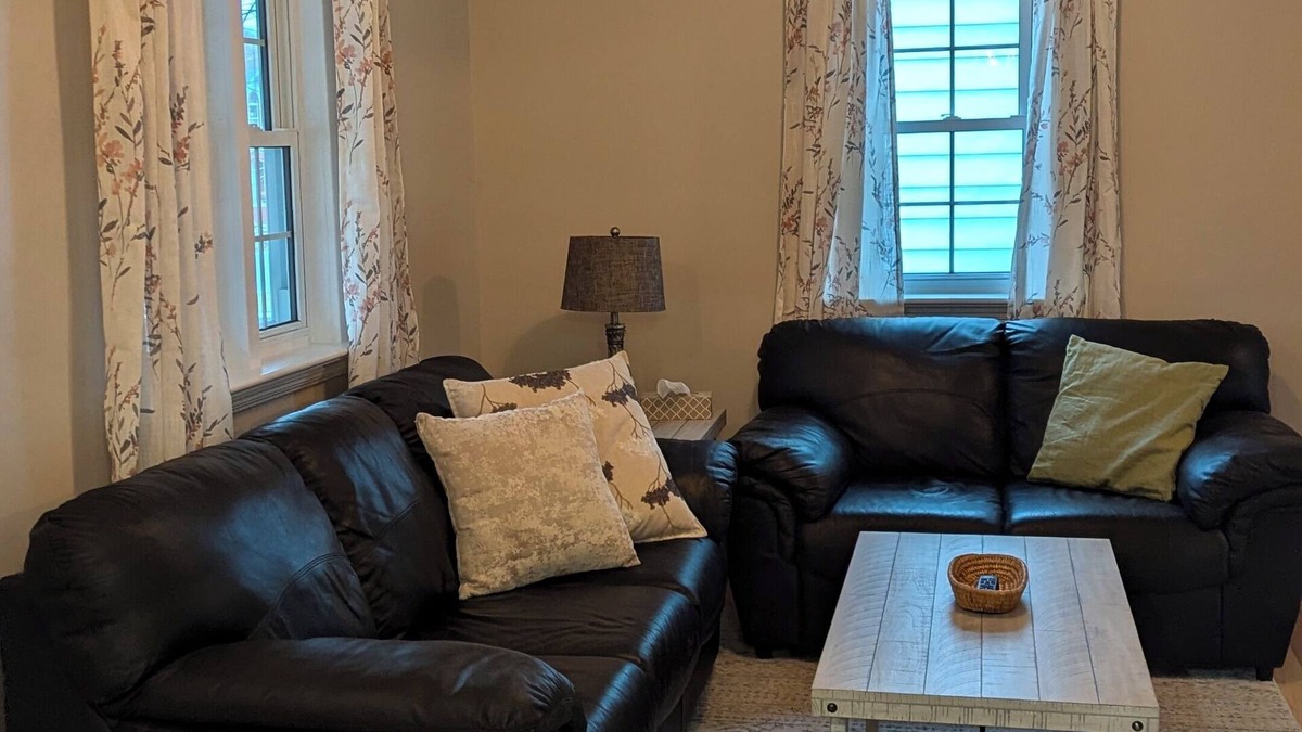 Neustadt House | Welcome to the Neustadt Nest with 2-bedrooms, AC, WiFi & Laundry!