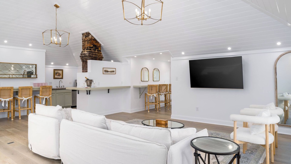 Nellysford Hotel | Welcome to the newly appointed Everett Estate: Where Modern Luxury Meets Historic Charm