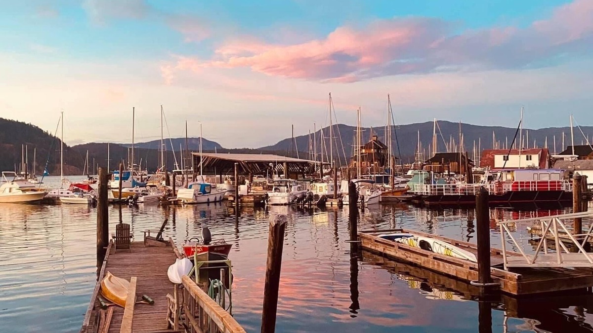 Cowichan Bay Apartment | Welcome To the Ocean Front Cowibbean Guesthouse