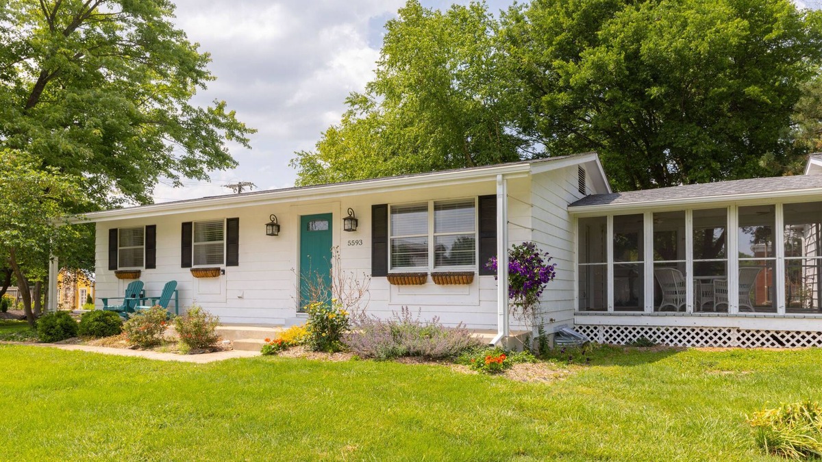 Augusta House | WELCOME TO THE OWL'S NEST - 2 BEDROOM HOME IN AUGUSTA, WINERIES & THE KATY TRAIL