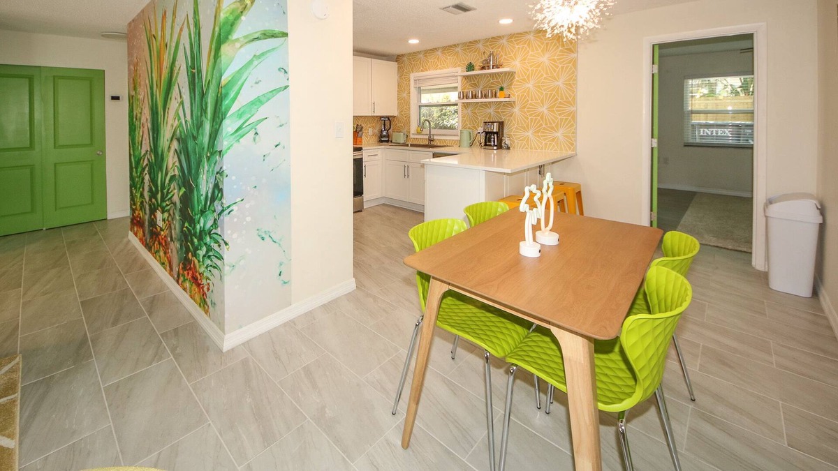 The Lakes House | Welcome to the Pineapple Bungalow in Port Richey!