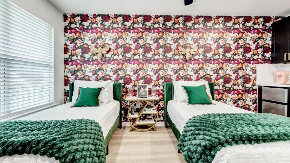 Brenham Apartment | Welcome to The Pink Peony on Market Street in historic downtown Brenham.