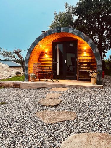 Leinster Ski Chalet | Welcome to the pod