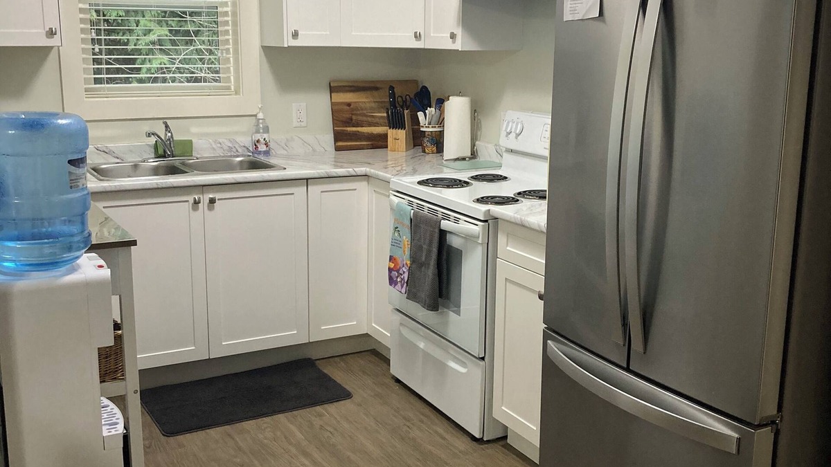 Regional District of Nanaimo House | Welcome to the RetreatnA legal 2 bed 1 bath private walk in suite.