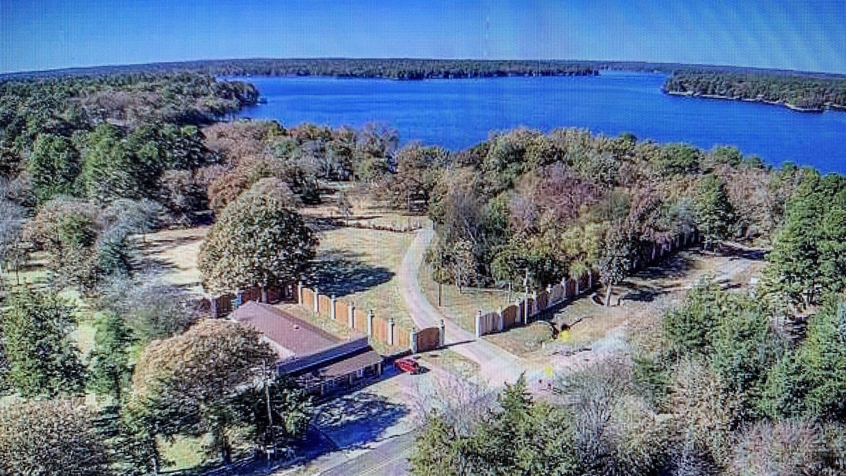 Dogwood House | Welcome to the serene setting of Lake Cypress Retreat!