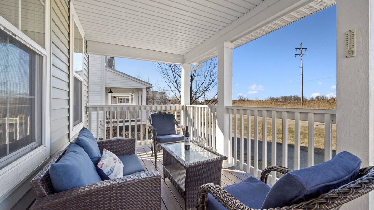 Benton Harbor House | Welcome to the Shore Thing! Located in beautiful Harbor Shores and by the beach