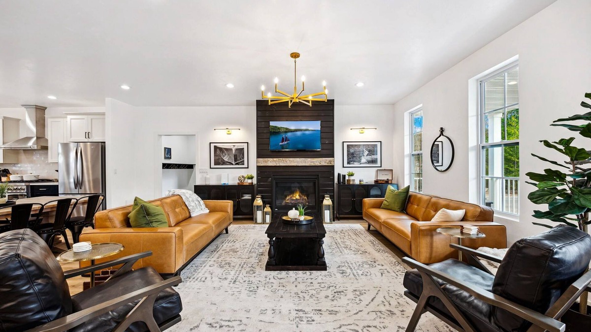 Sister Bay House | Welcome to The Sister Bay Haus, your ultimate luxe retreat nestled in Sister Bay