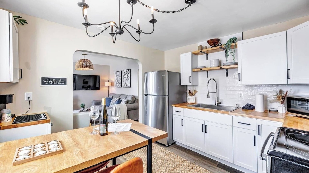 Algoma Apartment | Welcome to The Steele Magnolia! Completely renovated 2 bed/1ba plus bonus pull out couch
