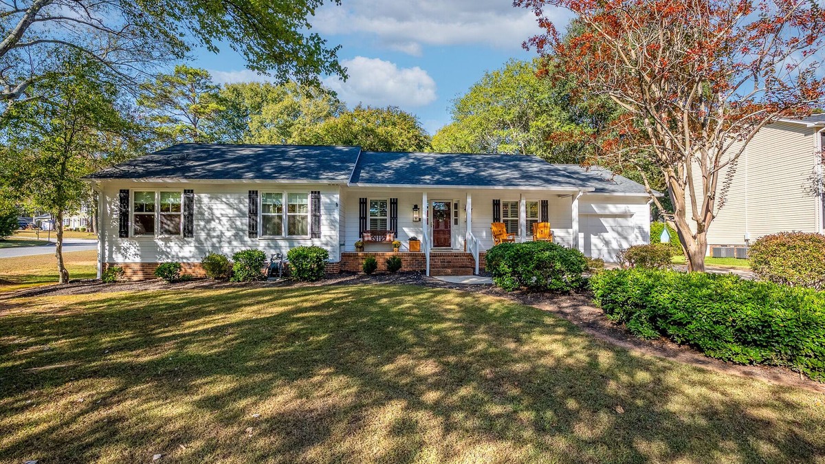 Simpsonville House | Welcome to The Taylor House; Simpsonville gem that offers more than just a stay.
