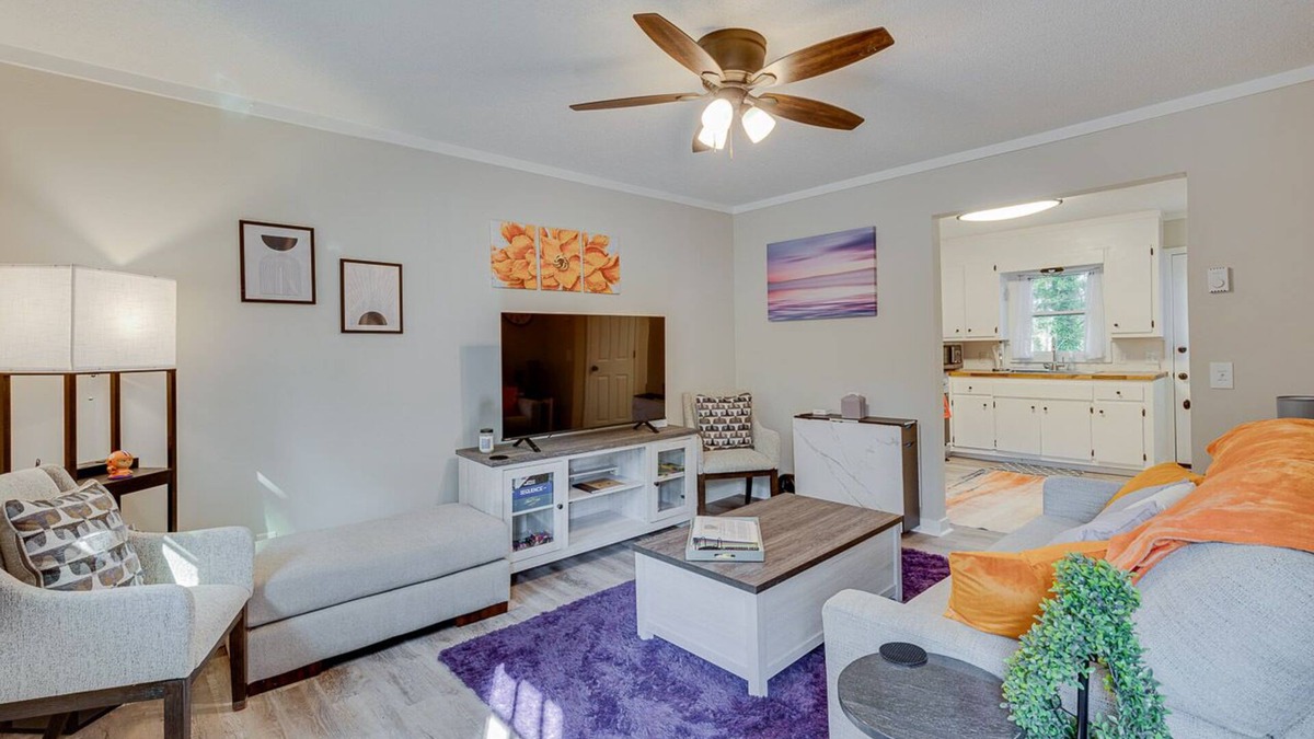 Clemson House | Welcome to the Tiger Den! Premier VRBO Steps Away from Clemson University Campus