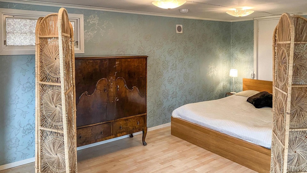 Boxholm House | Welcome to the vacation home near a beautiful lake.