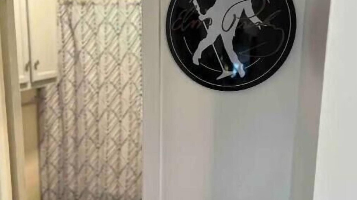 Glasgow Apartment | Welcome to The Vinyl Tap! apt 3