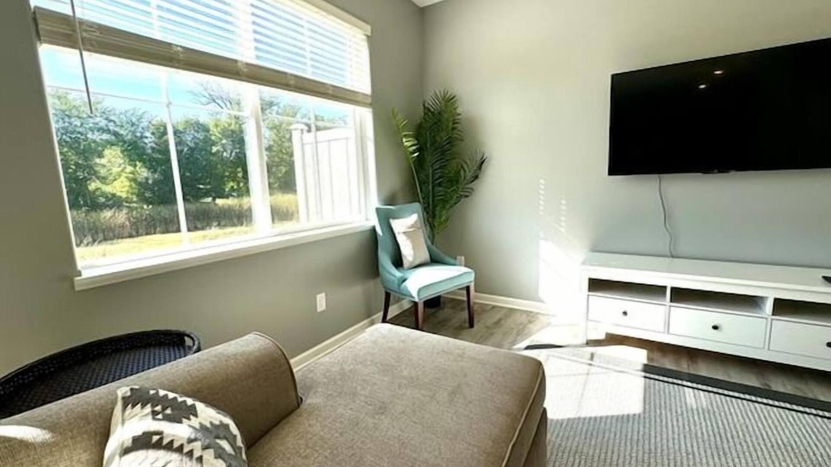 Mankato House | Welcome to The Willow - Spacious 4-bedroom townhome close to MSU
