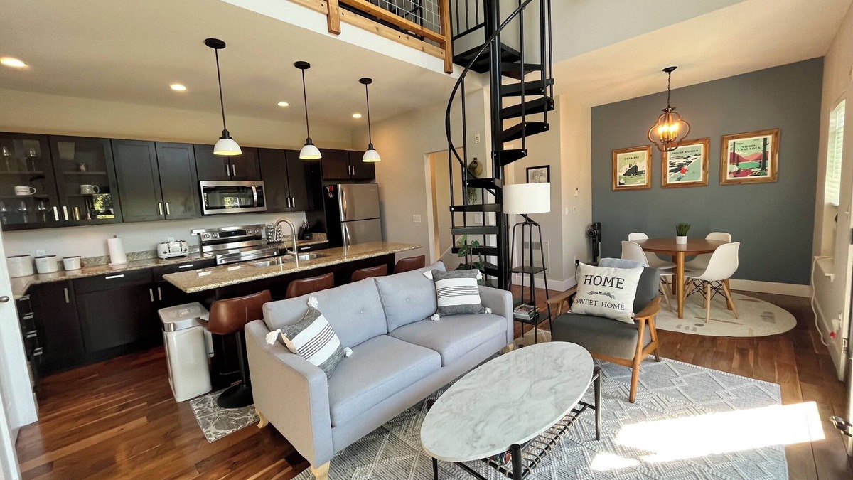 Ravenna House | Welcome to The Yeti Hut!