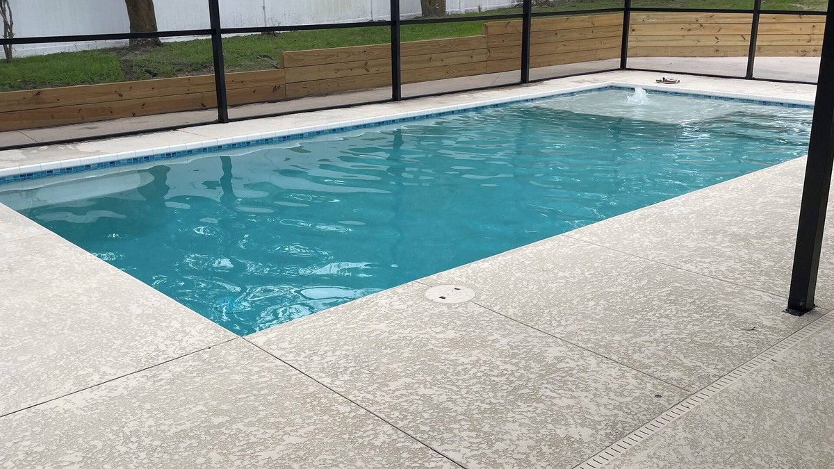 Spring Hill House | Welcome to this beautiful 3 Bedroom 2 Bathroom Pool heated Home