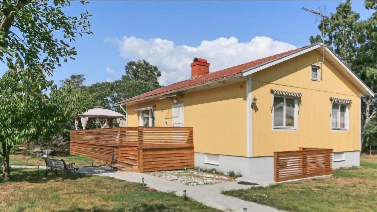 Borgholm Apartment | Welcome to this comfortable apartment with proximity to the sea.