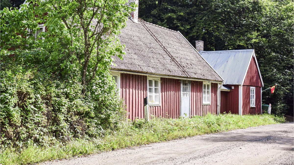 Andrarum House | Welcome to this pretty wooden house.