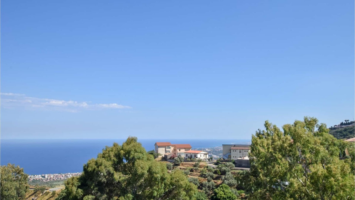 Gioia Tauro Apartment | Welcome to this vacation apartment with sea view near Gioia Tauro.