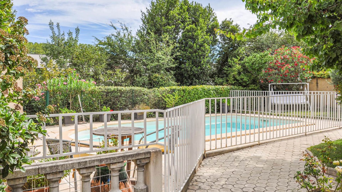 Rognonas House | Welcome to this welcoming and homey cottage with private swimming pool.