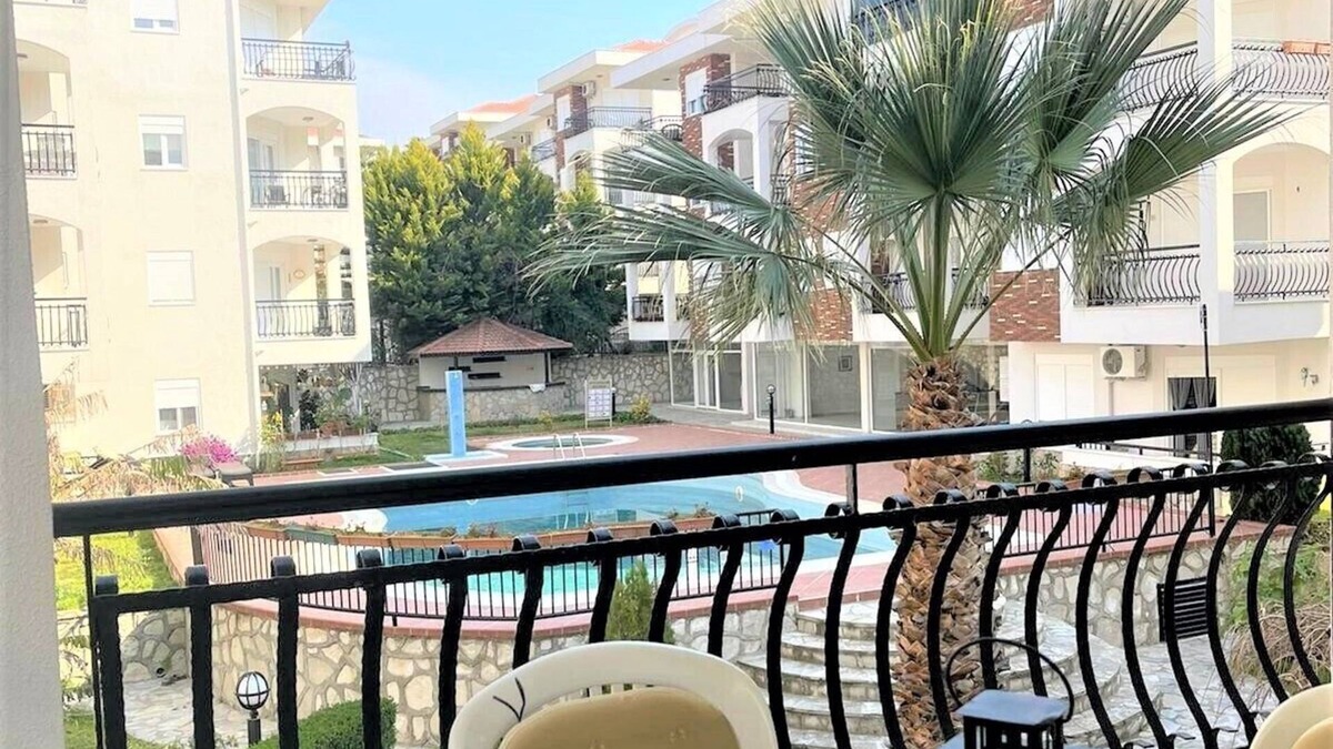 Side Apartment | Welcome to this wonderful home that ticks all the boxes