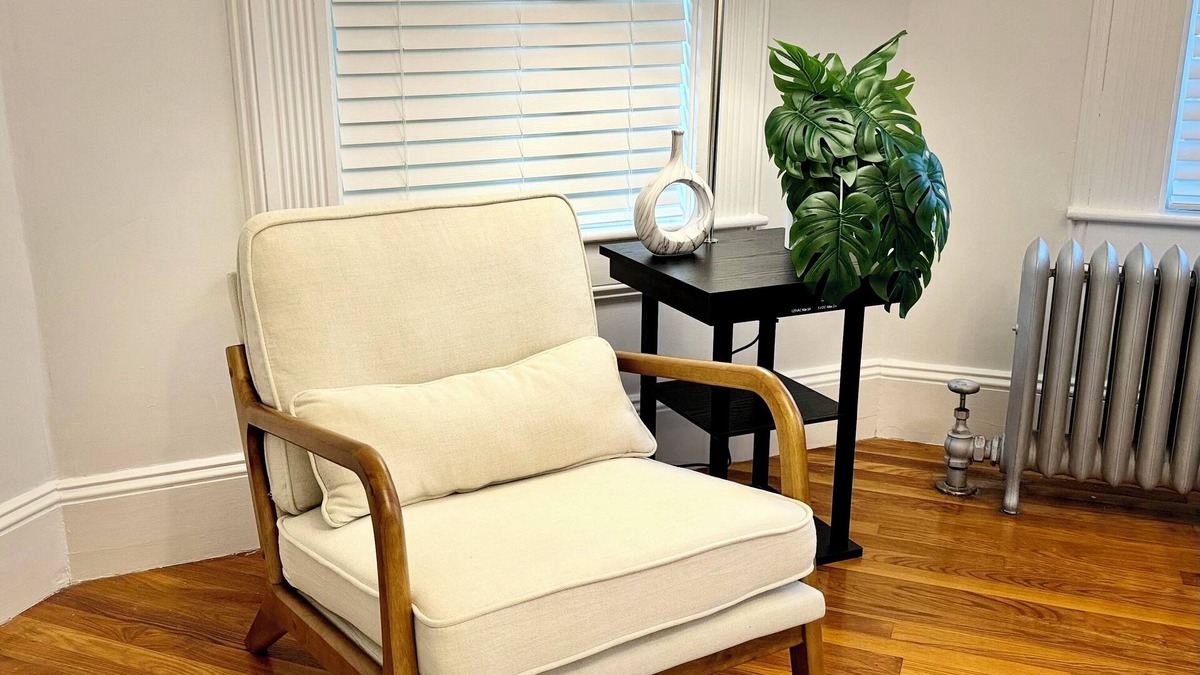 Manchester Apartment | Welcome to Walnut Oasis, a historic apartment home located in the North End!