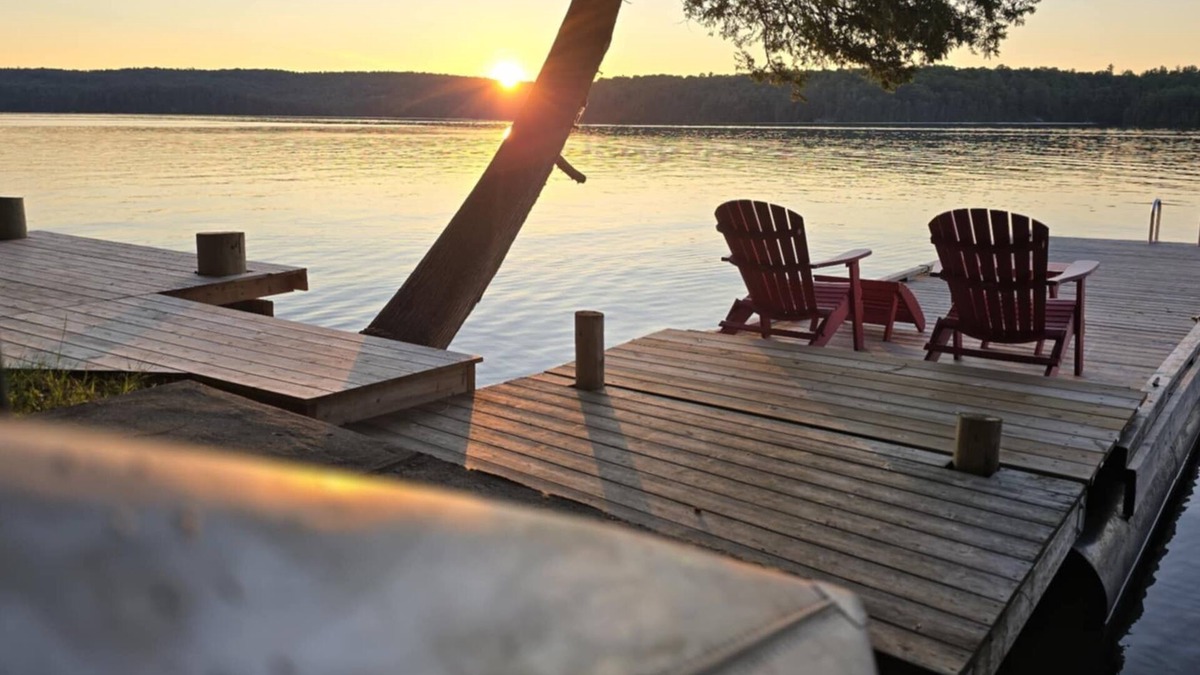 North Frontenac Cottage | WELCOME TO WE BEE ON THE LAKEnIDEAL FOR FAMILY GETAWAYS & PET FRIENDLY ❤️ nnn