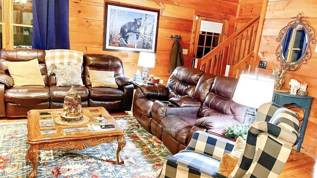 Boone Cabin | Welcome to Whiskey Woods! A cozy cabin to relax and enjoy with your loved ones!
