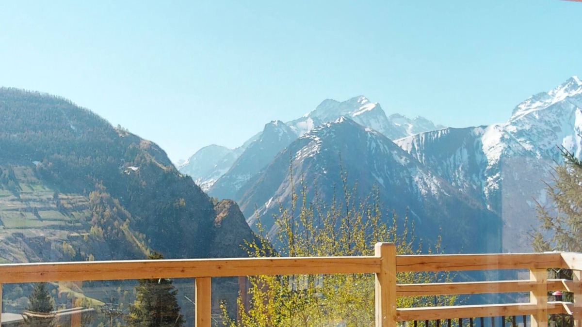 Les Deux Alpes Ski Chalet | Welcome to White Combs Mountain Lodge , 5 stars, spa, close to lifts and village