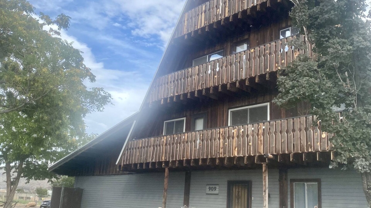 Palisade House | Welcome to wine country Colorado, relax @ the Palisade Chalet on your next trip.