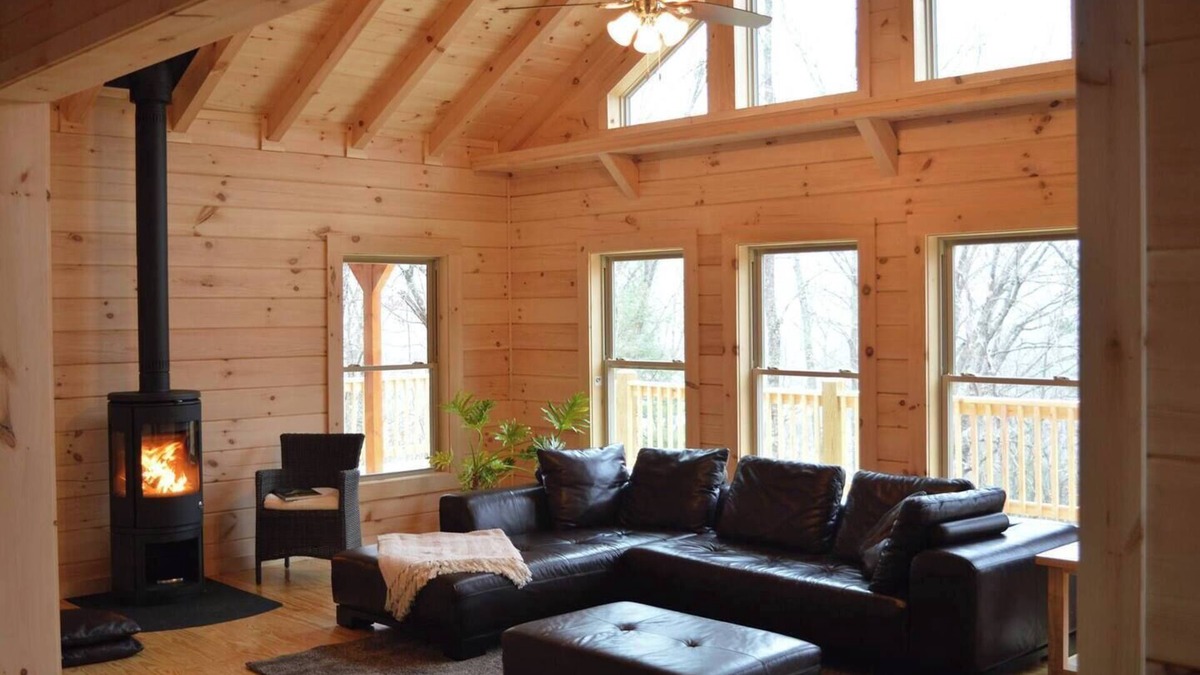 Fletcher Cabin | Welcome to Winghaven & Asheville! Secluded yet convenient to shops & food