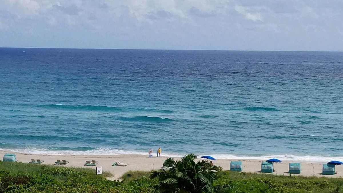 Palm Beach Shores Condo | Welcome to your Private Beach!