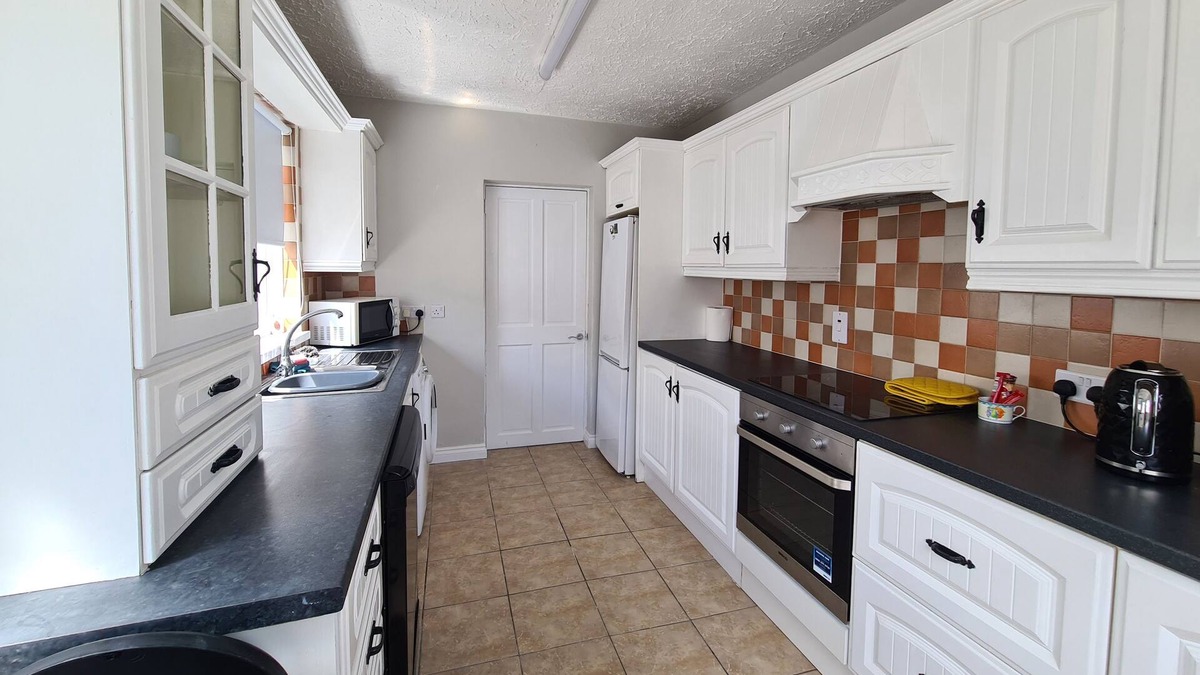 Lurgan House | Welcome to your fabulous home away from home ideal for contractors and visitors